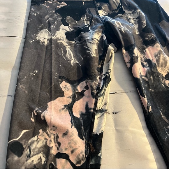 Black Leggings with Pink & Gray Smoke / Watercolor Style Detail, Size Small - Picture 2 of 6
